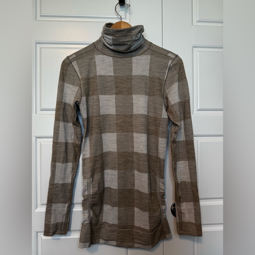 Athleta Women’s Fitted Turtleneck - Ivory and Tan Plaid